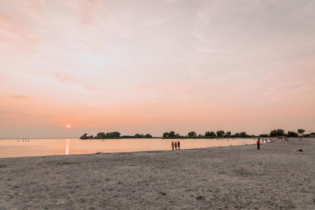 Stijlvol Appartement Op Strand Makkum Luaran gambar